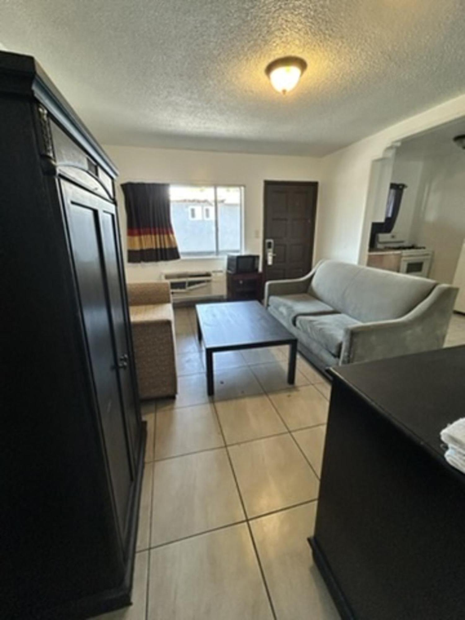 Deluxe Queen Suite